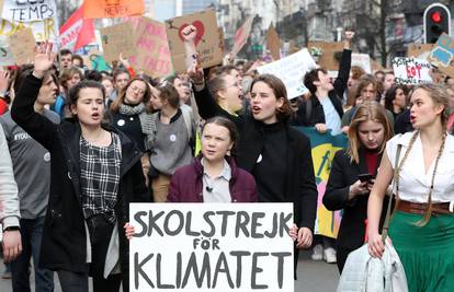 Prosvjedi: Švedska tinejdžerica na ulice je izvukla tisuće ljudi