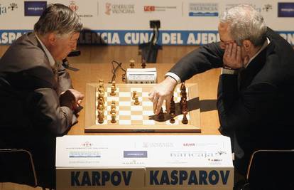 Nakon 25 godina Kasparov vodi protiv Karpova 2-0