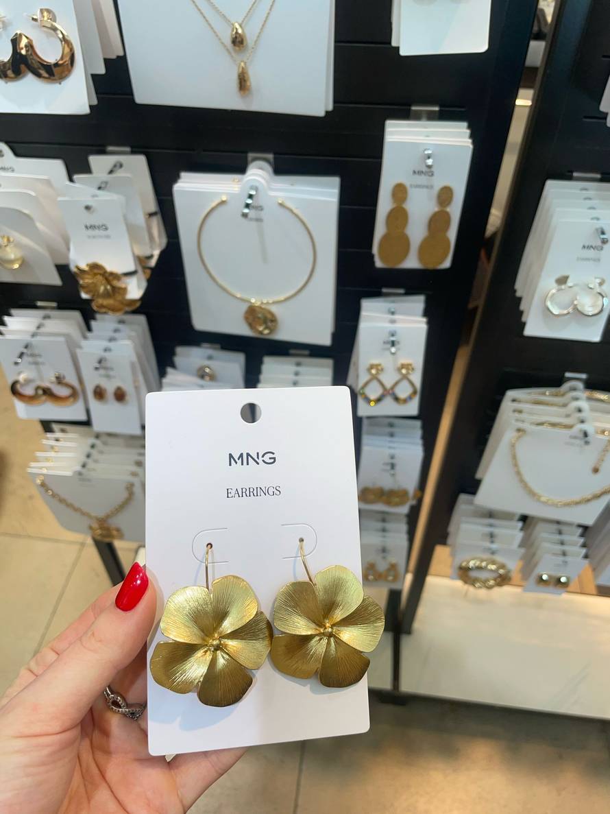 Krizme i pričesti postale su kao mala svadba: Gosti će uz poklon u kuvertu staviti po 200 eura