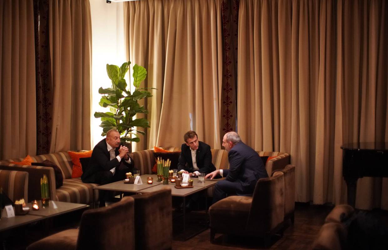 Macron se u Bruxellesu sastao s čelnicima Azerbajdžana i Armenije: 'Želimo trajni mir'