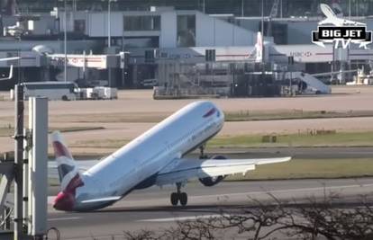 VIDEO Sletjet će, sletjet će, ups, ipak neće: Jak vjetar ljuljao je avion, nagnuo se u jednu stranu