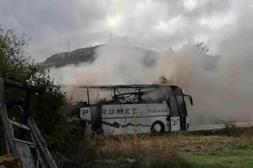 Požar autobusa kod Klisa