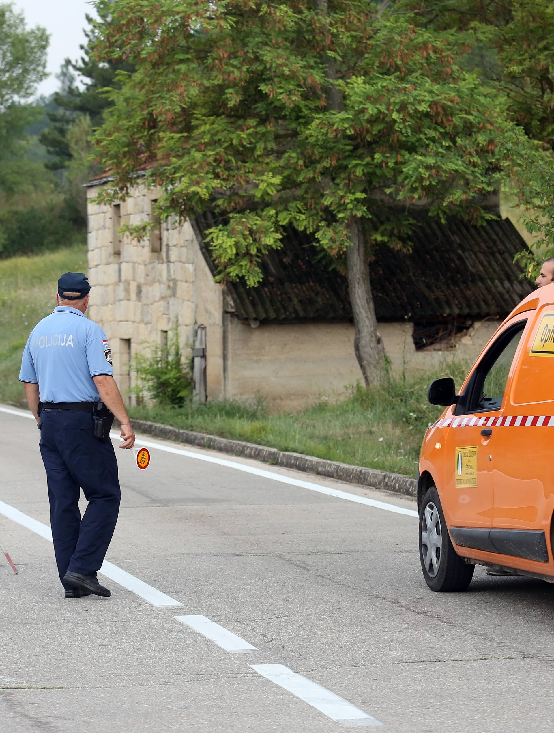 Crivac: ViÅ¡e ozlijeÄenih osoba u sudaru tri vozila i jednog vojnog