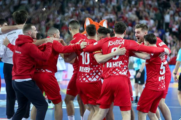 Zagreb: Slavlje rukometaša Hrvatske nakon pobjede nad Francuskom i prolaska u finale Svjetskog prvenstva