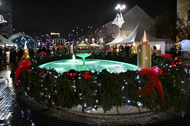 FOTO Advent u Slavonskom Brodu: Dvije lokacije, nove atrakcije i nezaboravni doživljaji