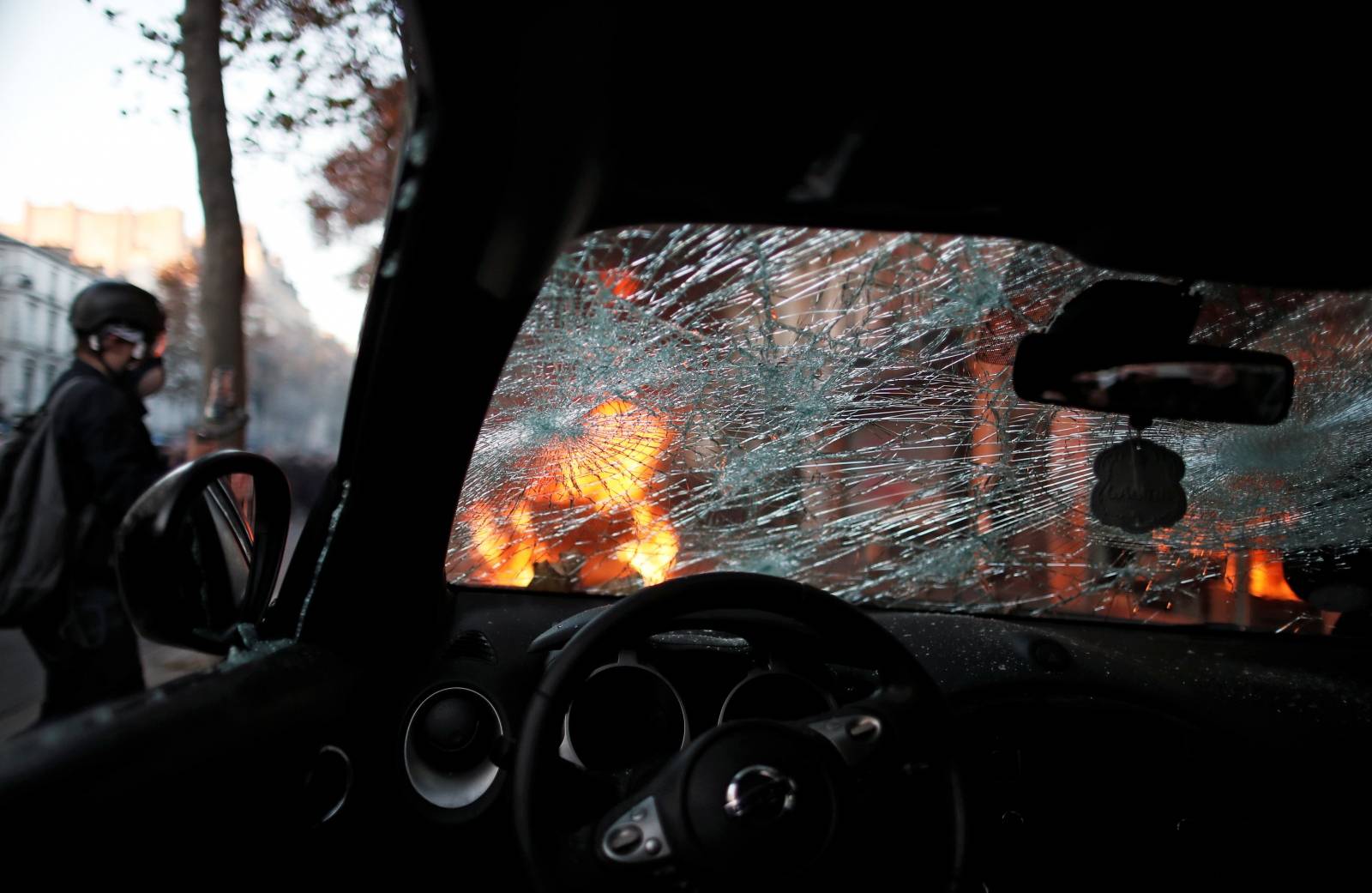 Protests over proposed curbs on identifying police, in Paris