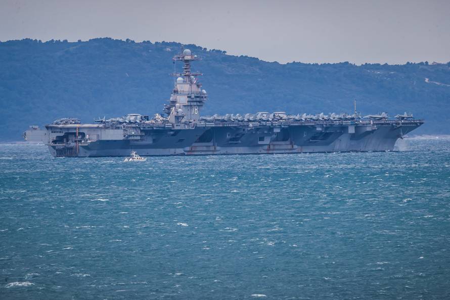 Odlazak nosača zrakoplova USS Gerald Ford iz akvatorija Splita