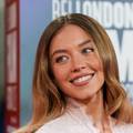 Zanosna Sydney Sweeney u haljini koja joj naglašava obline