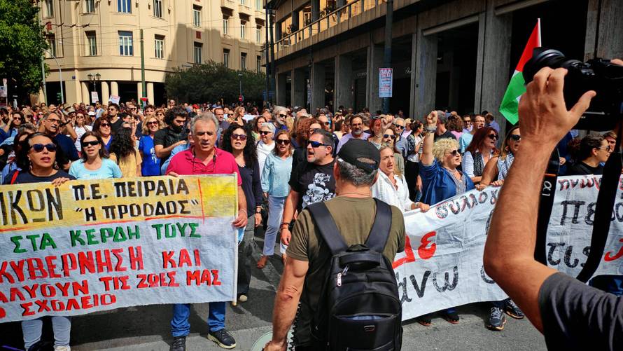 Grčki radnici ponovo štrajkaju: Željeznički promet zaustavljen, brodovi su ostali u lukama