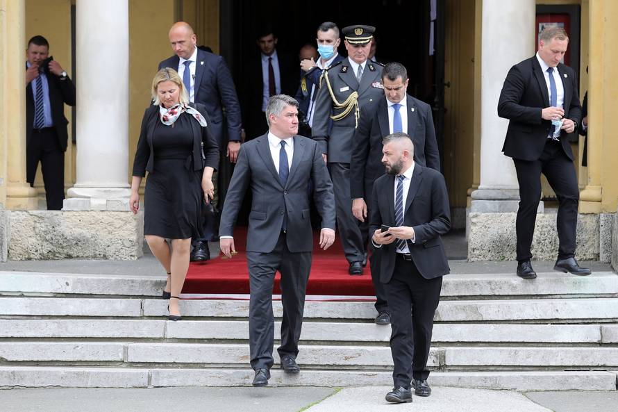 Predsjednik odlazi iz HNK nakon svečane akademije povodom obilježavanja Dana Hrvatske vojske