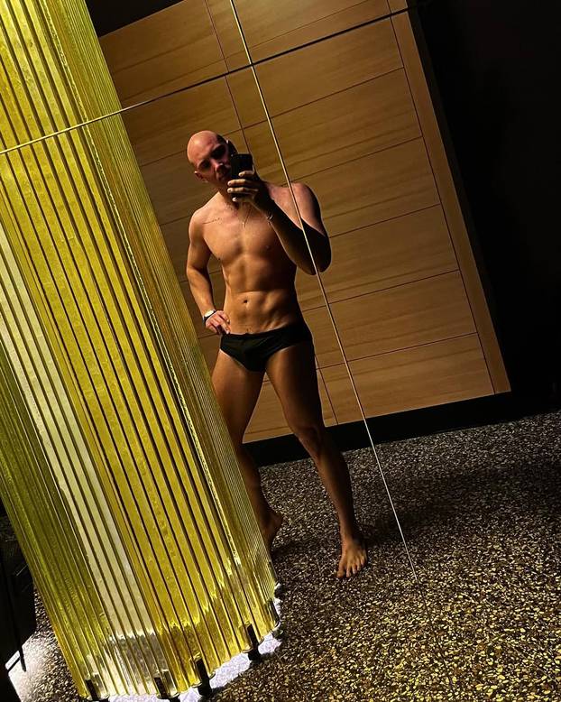 Alen Bičević presadio je kosu, smršavio, operirao nos... Evo kako se mijenjao kroz godine