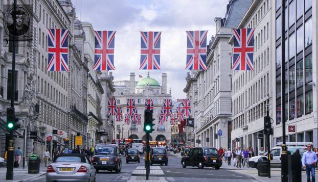 FOTO 'Nostradamus je u 2025. vidio teške poplave, u 2026. veliki rat': Stižu mračni oblaci...