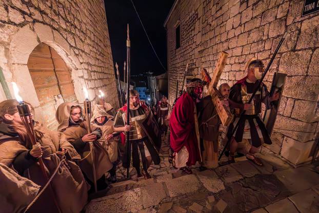 Imotski: Uprizorenje 24. Žive slike Muke Isusove