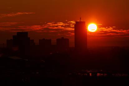 Zimski zalazak sunca iznad Zagreba