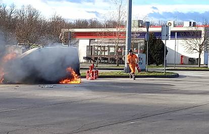 VIDEO Automobil izgorio na odmorištu Desinec na A1: 'Stao je daleko od benzinske postaje'