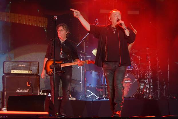 Pula: Prljavci napunili Arenu