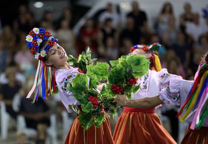 FOTO Folklorne grupe iz cijelog svijeta zaplesale u Podstrani