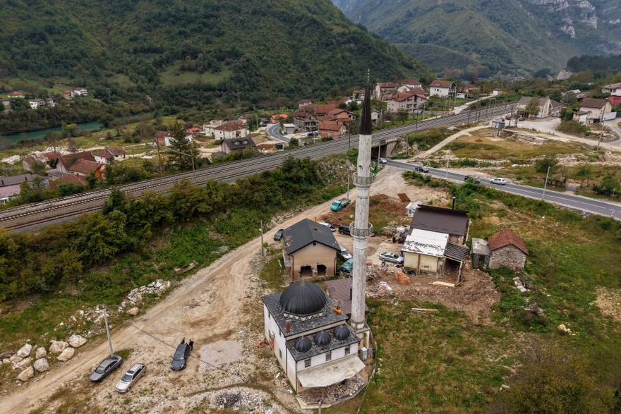 Pogled iz zraka na Donju Jablanicu gdje je prije godinu dana u bujičnim poplavama poginulo 19 osoba