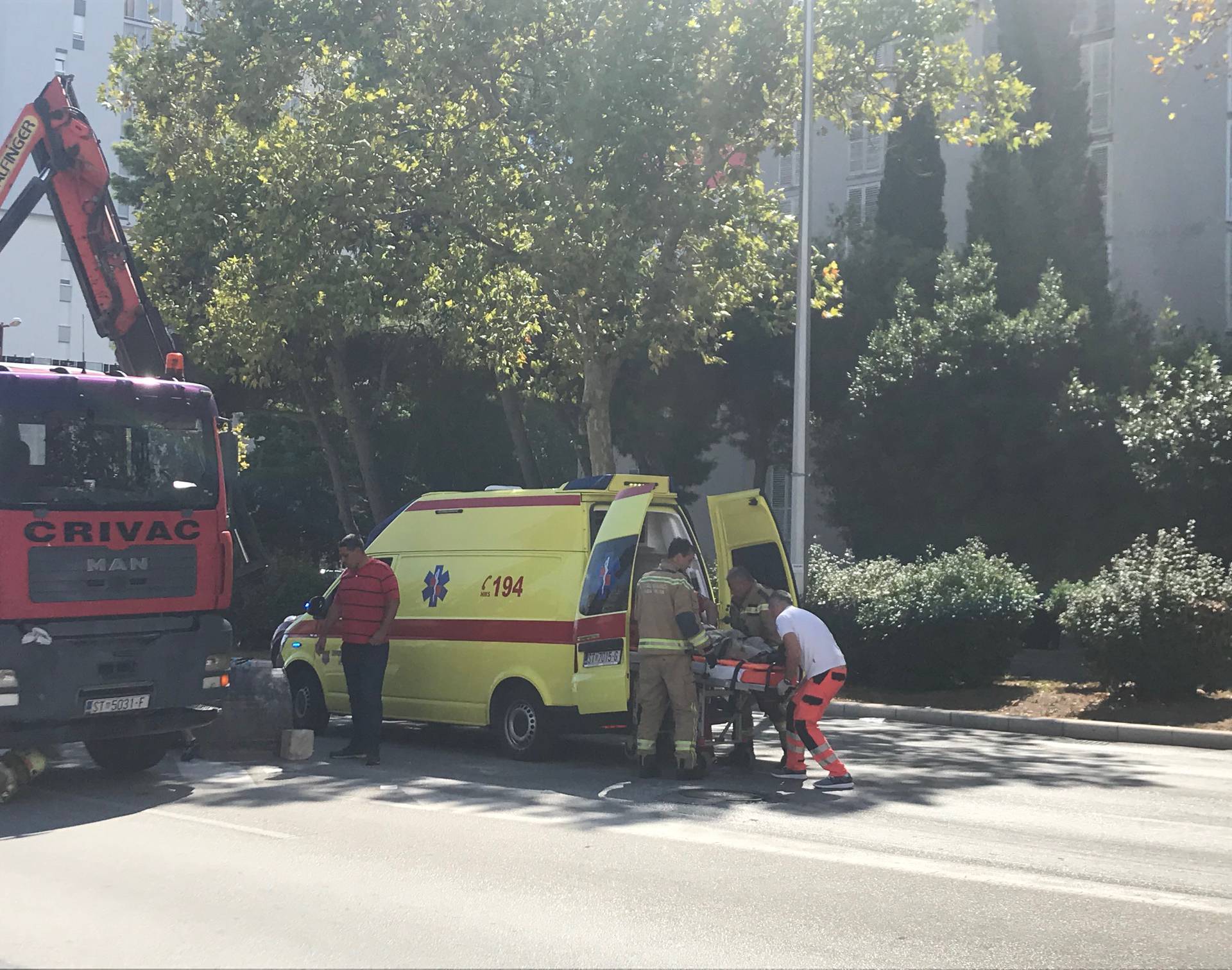 Završio pod kotačima kamiona koji ga je vukao ulicom u Splitu
