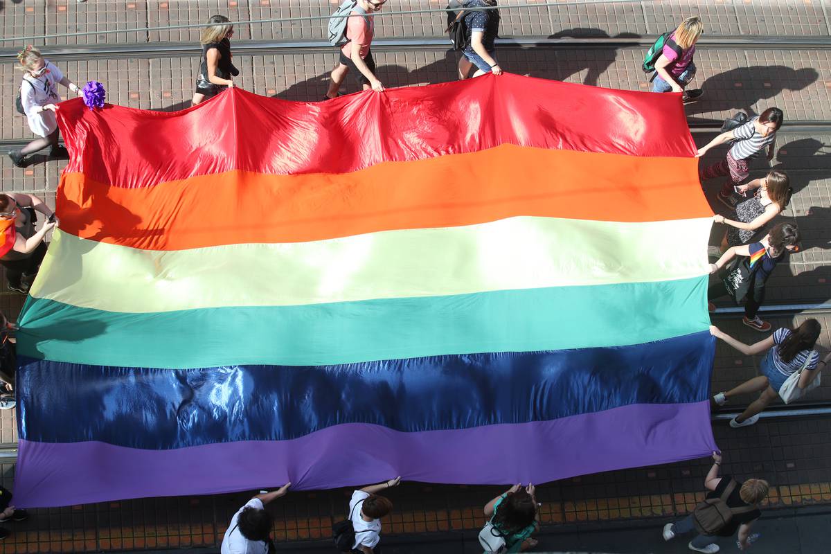 Slovenski ustavni sud: Gay parovi mogu usvajati djecu