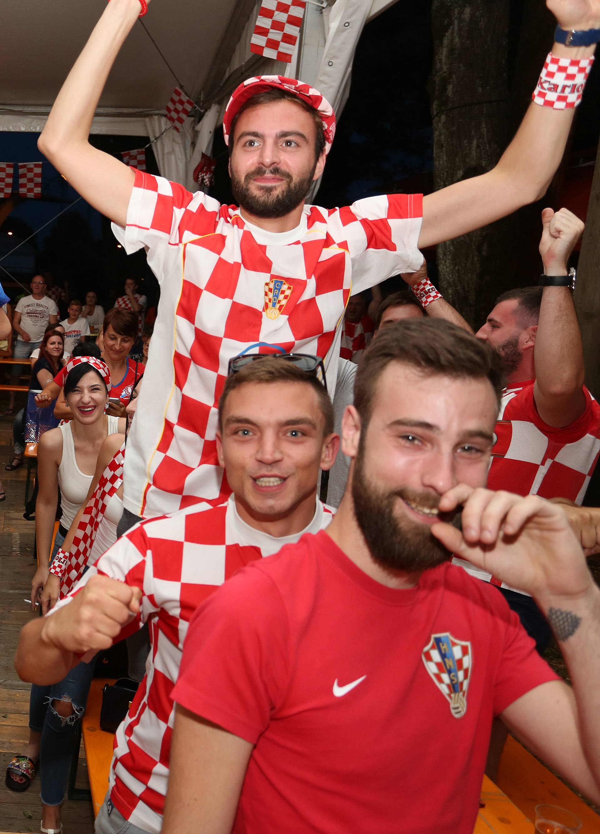 Karlovac: Gledanje utakmice Argentina - Hrvatska na Foginovom kupaliÅ¡tu