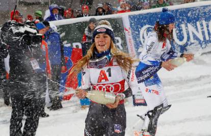 Shiffrin se  dva mjeseca nakon smrti oca vraća skijanju u Äreu