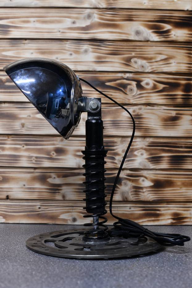 Karlo iz Koprivnice izrađuje zanimljive ukrase i skulpture od dijelova automobila i motora