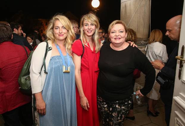 Meštar i supruga Senka redovni su gosti HNK, a u kazalištu se ukazao i Gordan Jandroković