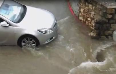 Potop u Dubrovniku: Iskočili su šahtovi, a čak je i asfalt pukao