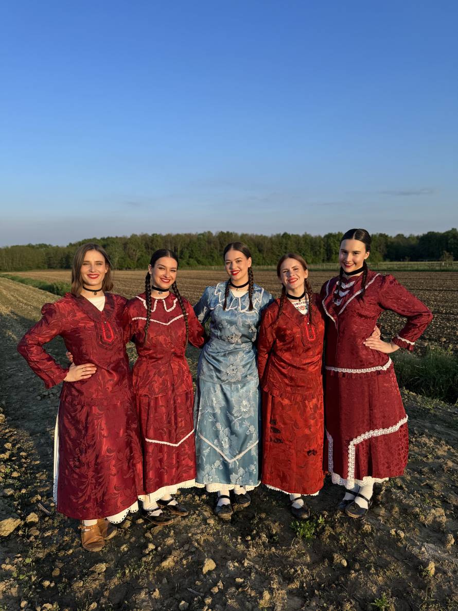 Novu pjesmu 'Ruke moje majke' Lelekica napisao je 14-godišnjak