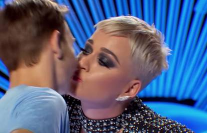 Gledatelji ljuti: Katy je mladiću na prevaru ukrala prvi poljubac