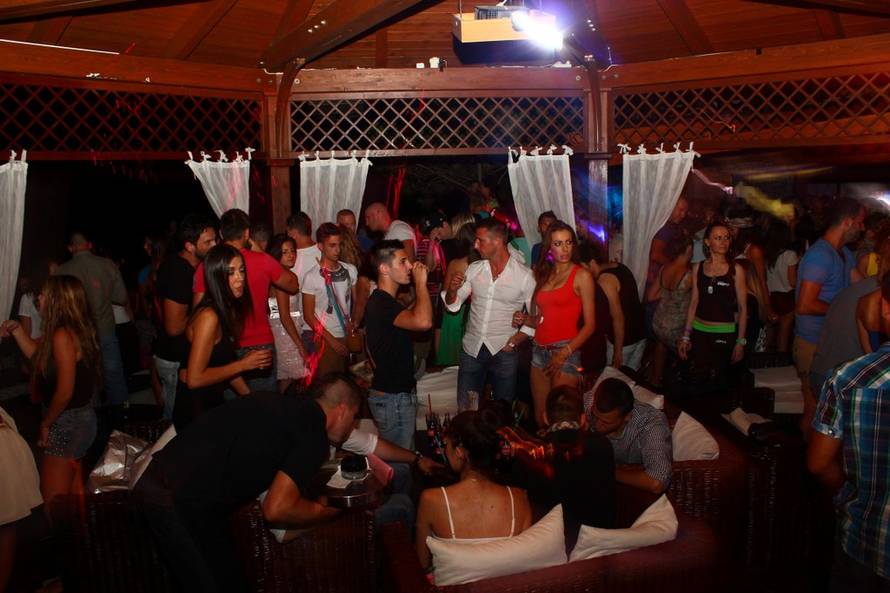 R'n'B Exclusive party: Bilo je ludo u Colosseum beach baru