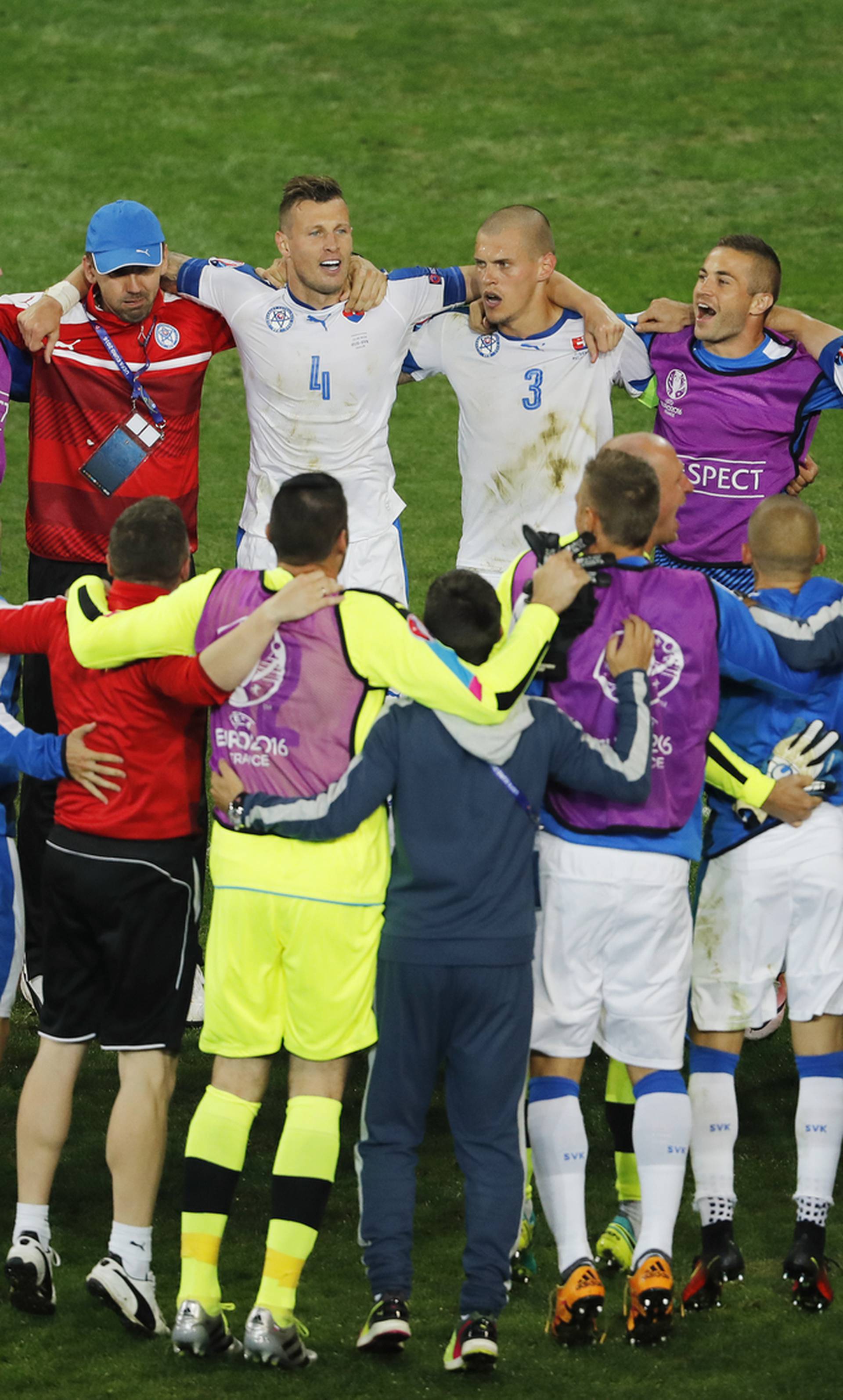 Russia v Slovakia - EURO 2016 - Group B