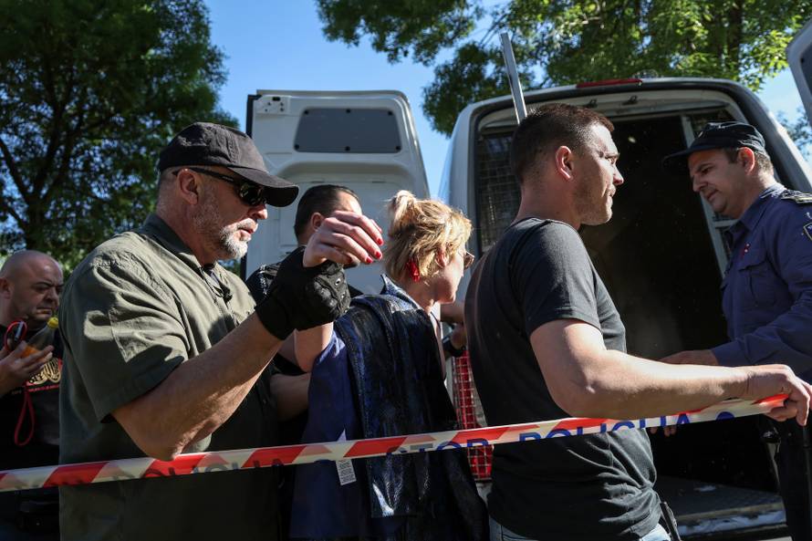 Zagreb: Privedena jedna  aktivistica na Trnjanskim kresovima