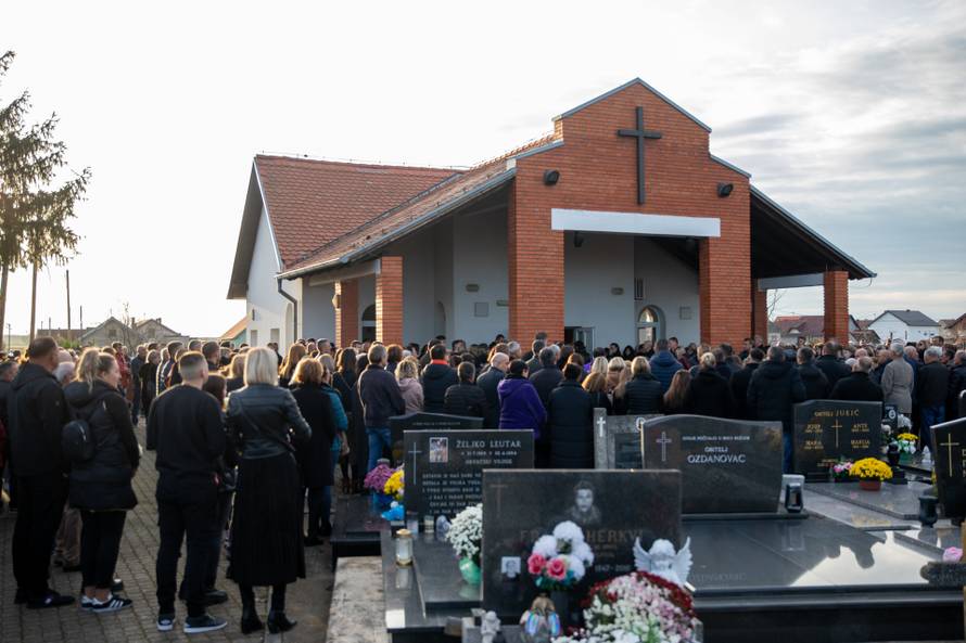 Privlaka: Pogreb Gorana Šarića, poginulog u nesreći koju je skrivio ministar Banožić