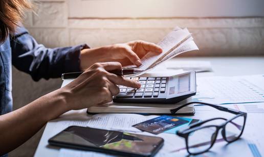 Znate li da se e-ra&ccaron;uni moraju &ccaron;uvati u elektroni&ccaron;kom obliku? Pogledajte kako ih arhivirati