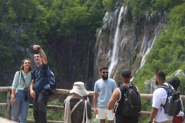Turisti na Plitvicama