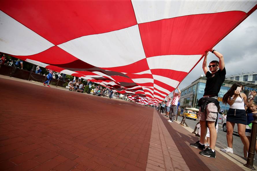 Vatrena fešta: Bjelovar prekrila megazastava od gotovo 100 m!