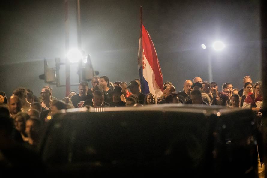 Vukovar.  Nakon završetka koncerta stvarale su se gužve. 