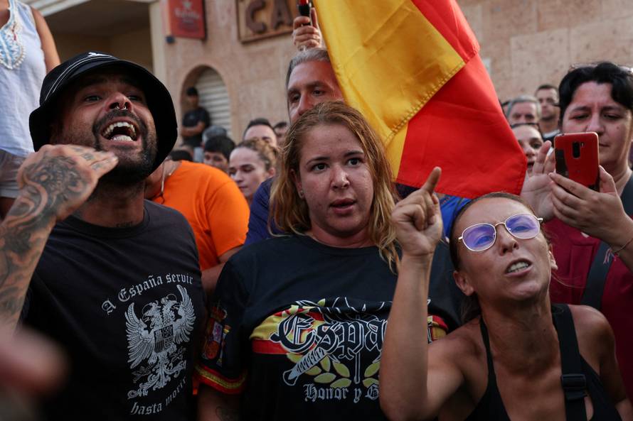 Anti-migrant unrest following attack on elderly man by unknown assailants, in Torre Pacheco