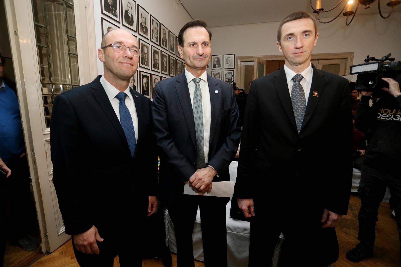 Miro Kovač, Ivan Penava i Davor Ivo Stier održali zajedničku konferenciju za medije