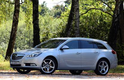 Vrlo snažna  i  opremljena: Opel Insignia Biturbo na mini testu