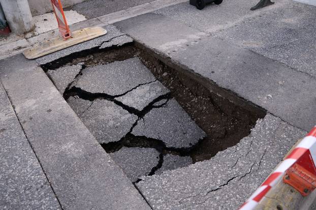 Zagreb: Propao dio ceste u ulici Cerovac