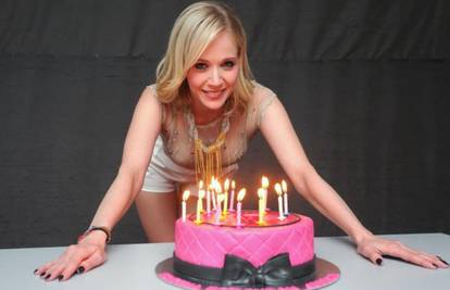 Za pamćenje: Fanovi su Rozgi poklonili tortu za 37. rođendan
