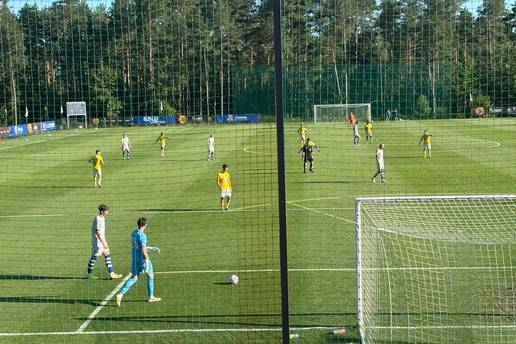 Dinamo uvjerljiv protiv Brava. Niko Galešić ozlijedio gležanj, eurogolovi Stojkovića i Cordobe