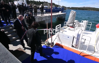 Pogledajte kako mama Andreja Kramarića razbija bocu o brod koji je vozio ministar Vili Beroš