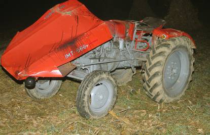 Banska Gorica: Prevrnuo se traktor, vozač (31) je poginuo