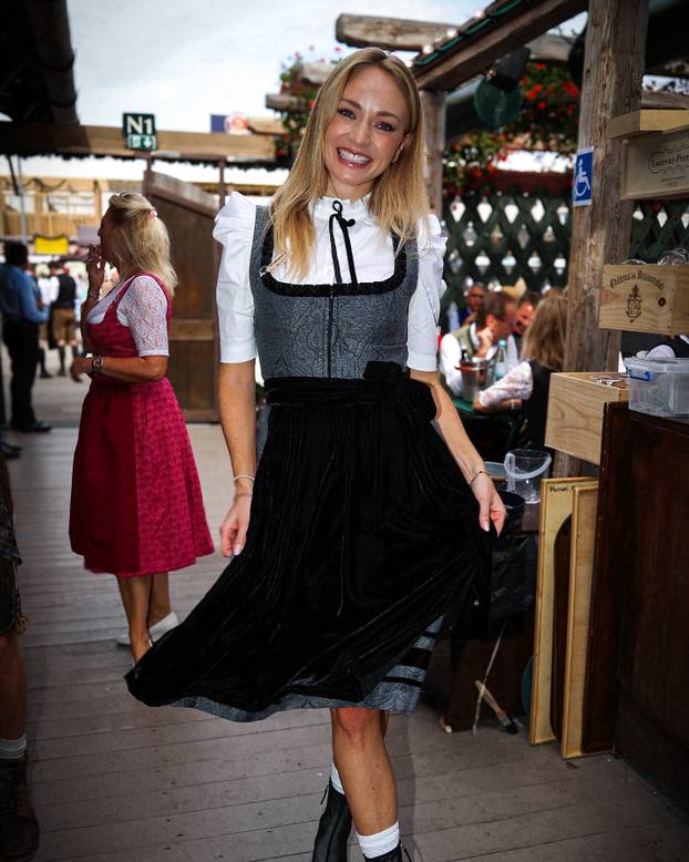 FOTO Napravila gaf uživo koji je obišao Europu. Atraktivna TV voditeljica ljubi Kovačeva šefa