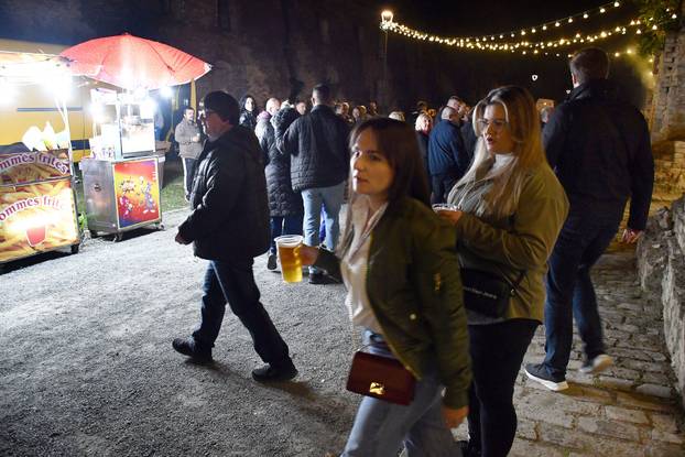 FOTO Tvrđava bila ispunjena pivom na još jednom izdanju Pivo festa u Slavonskom Brodu