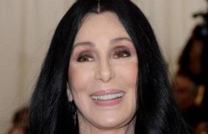Ne može hodati: Cher se bori za život, djeci pokupovala kuće